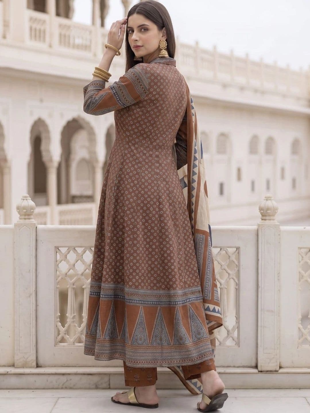 Laasika Women Ethnic Motifs Printed Regular Kurta with Palazzos & With Dupatta thumbnail 3