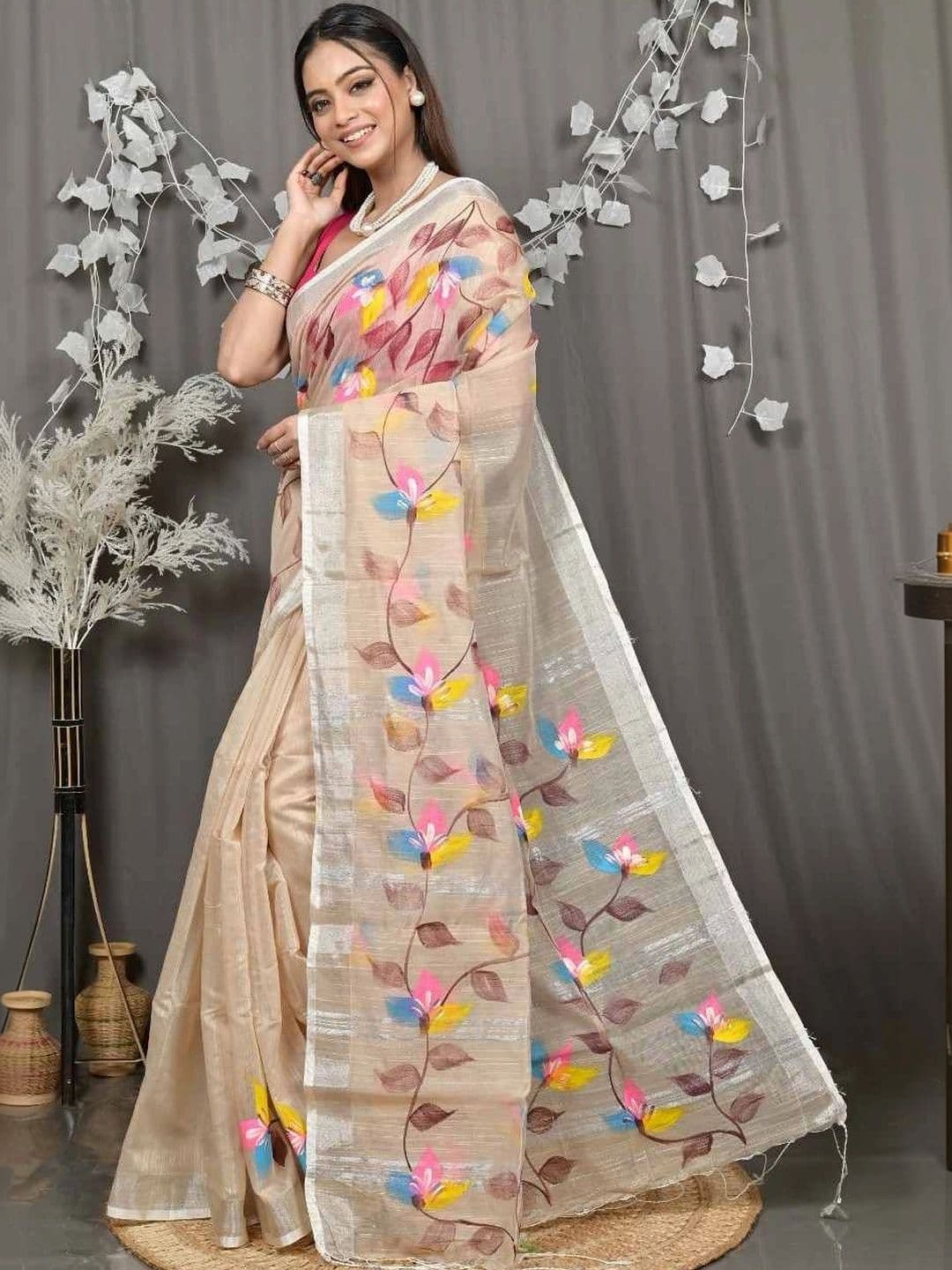 RoyBoni Women Floral Pure Cotton Taant Saree thumbnail 5