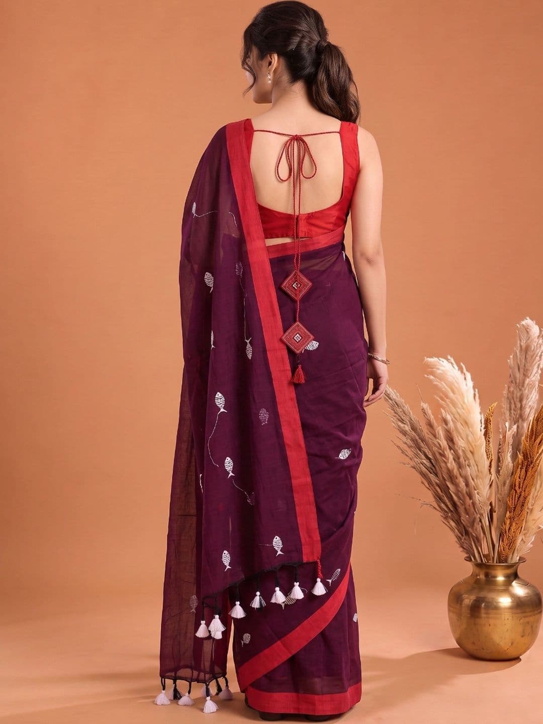 Aparna Ethnic Motifs Pure Cotton Saree thumbnail 4
