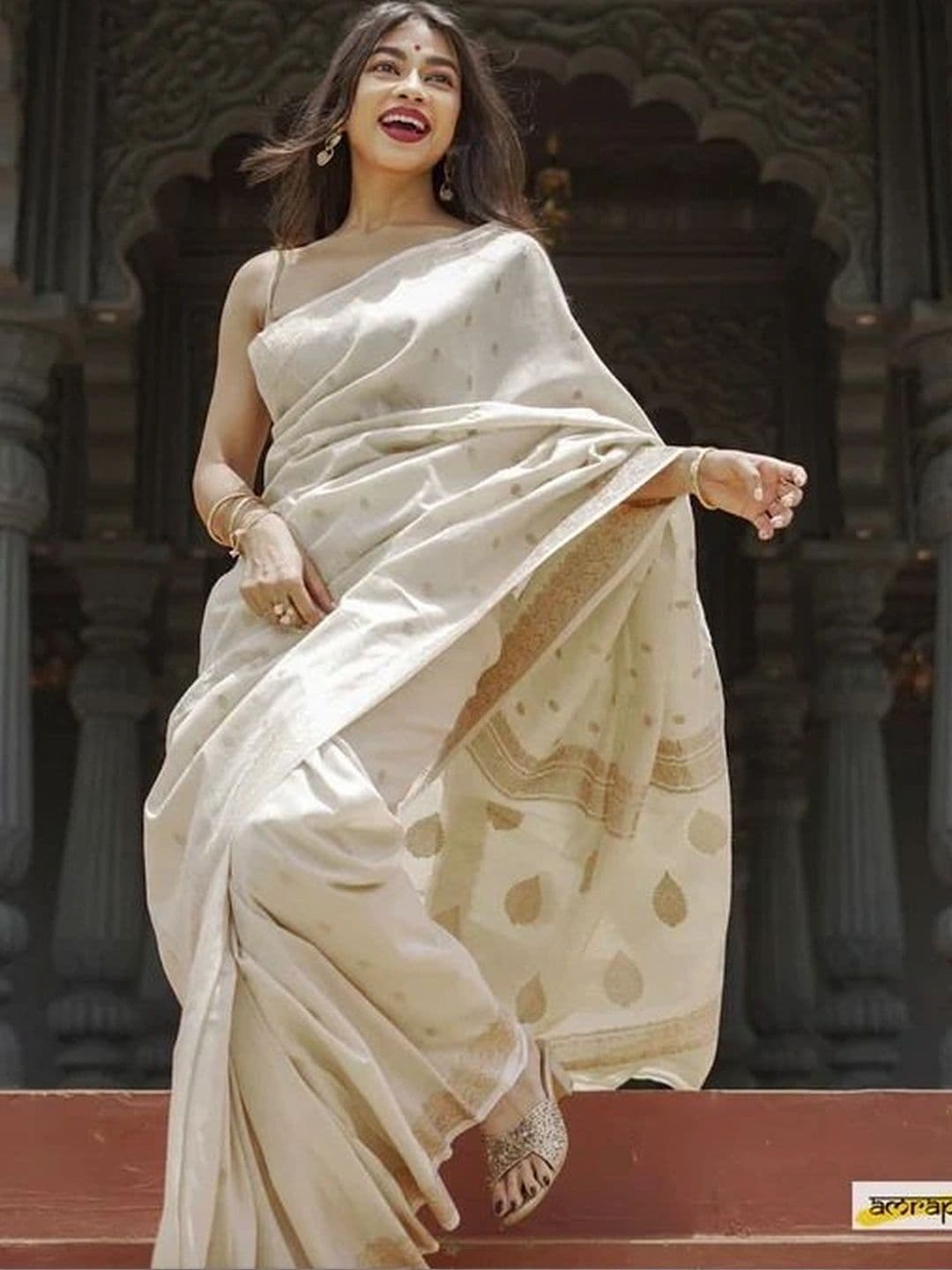 Mitera Woven Design Zari Banarasi Saree thumbnail 7