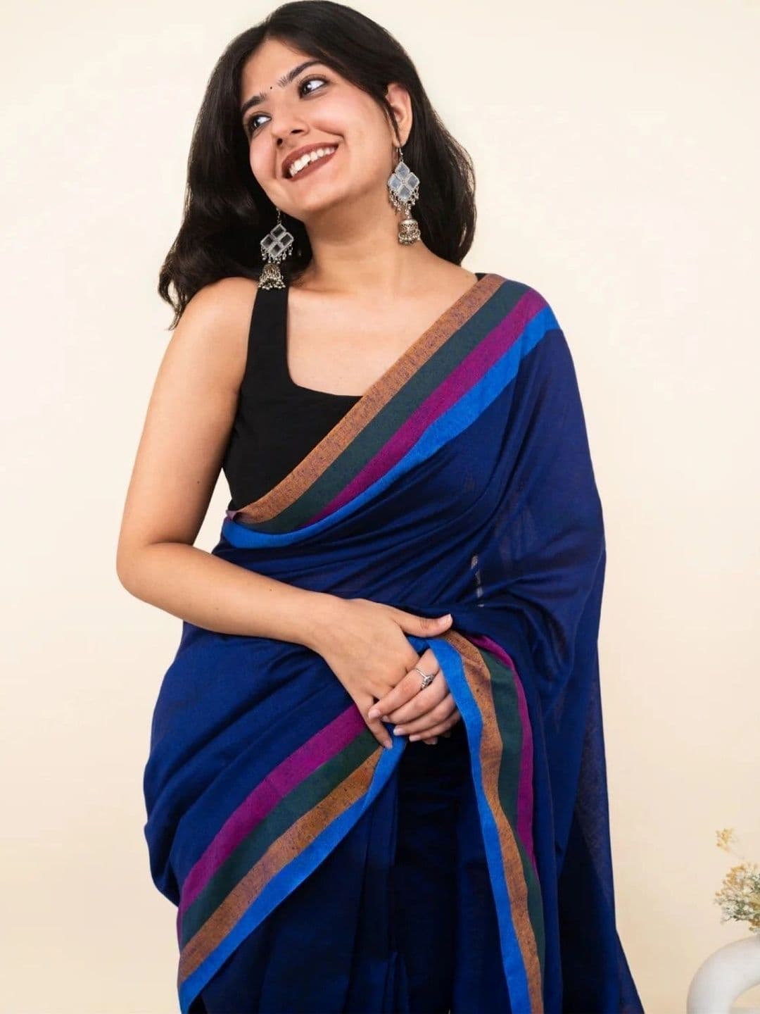 MRSWEARS Striped Saree thumbnail 3