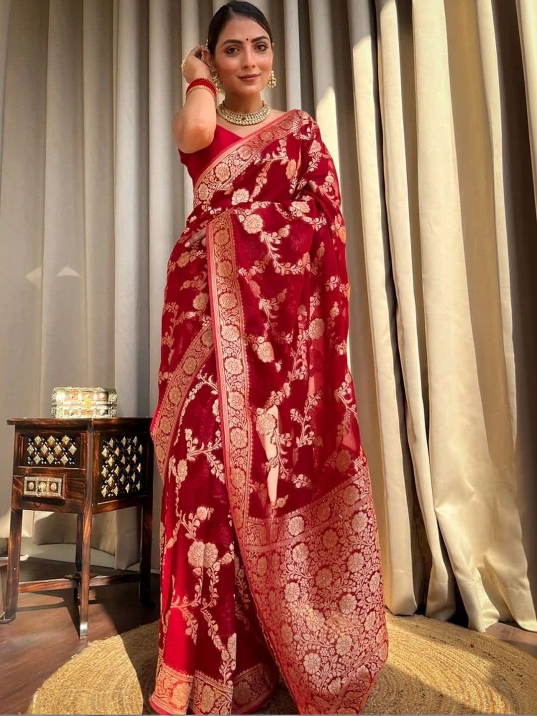 Mitera Woven Design Zari Silk Blend Banarasi Saree thumbnail 2