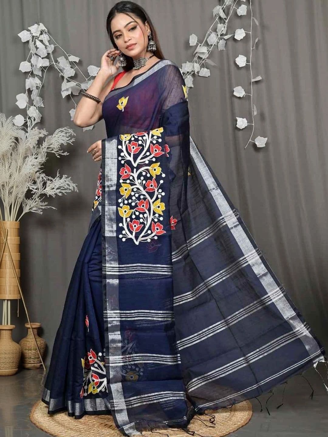 RoyBoni Women Floral Pure Cotton Taant Saree thumbnail 4