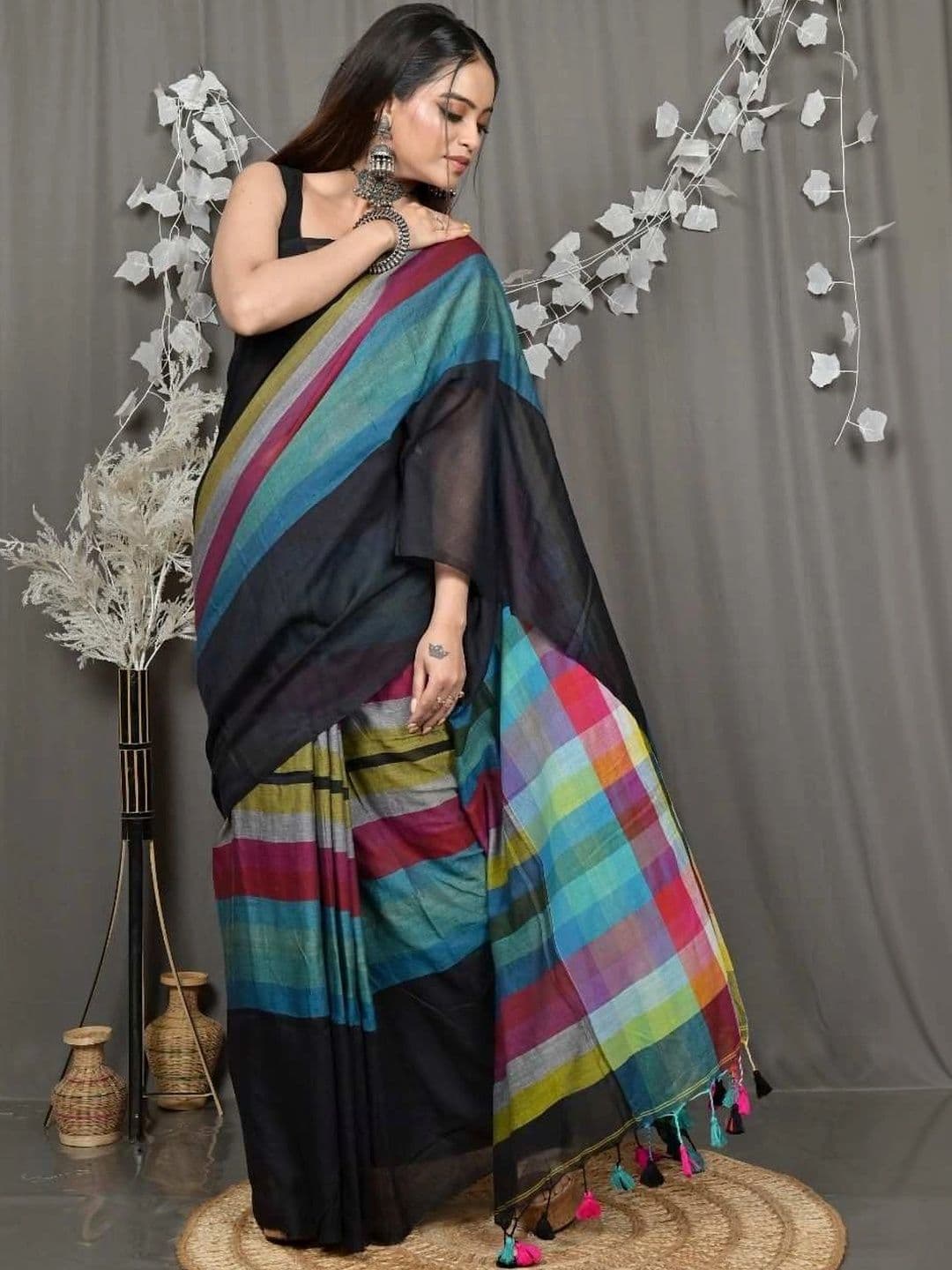 RoyBoni Striped Pure Cotton Taant Saree thumbnail 4