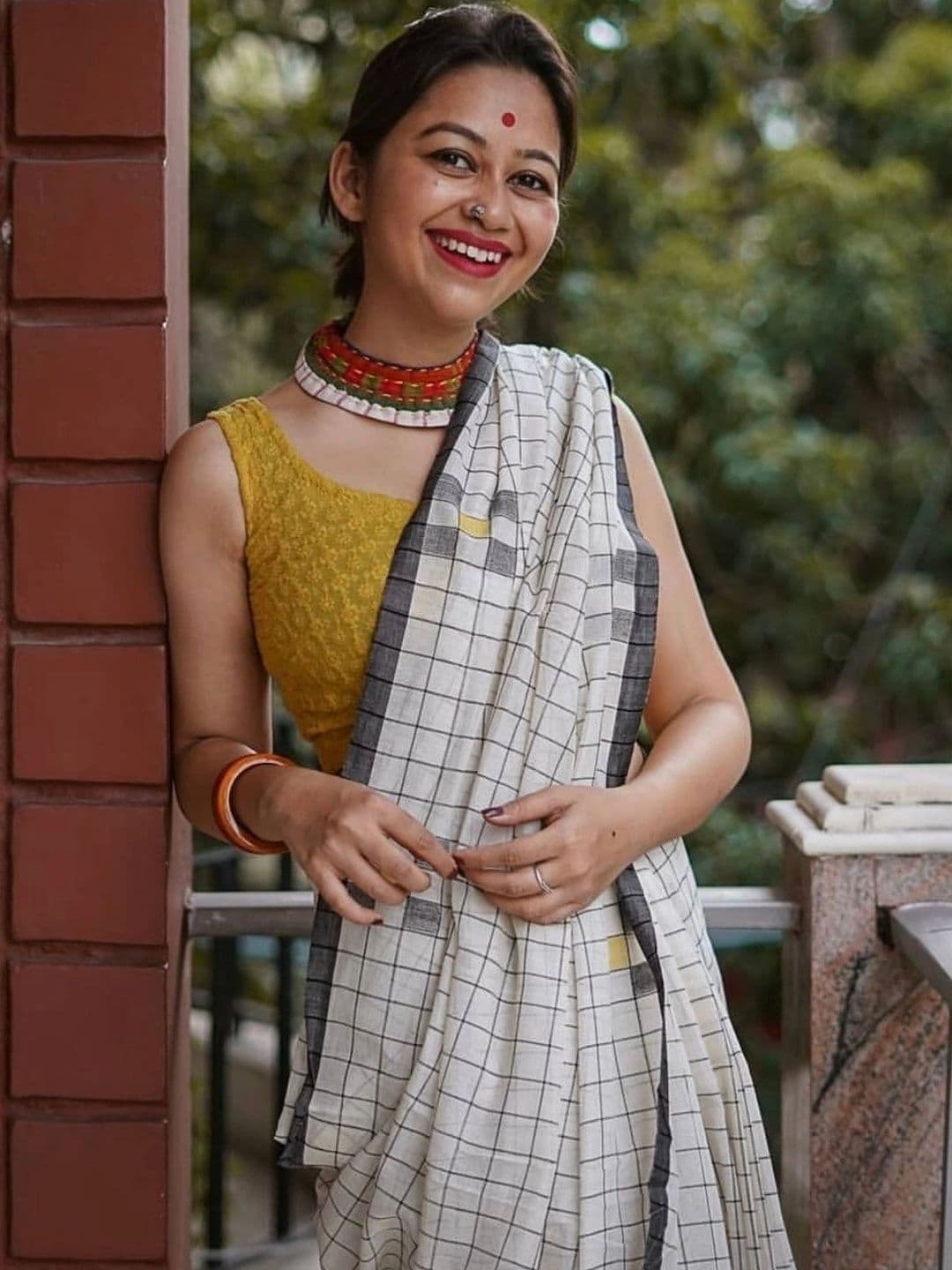 MRSWEARS Women Embellished Saree thumbnail 3