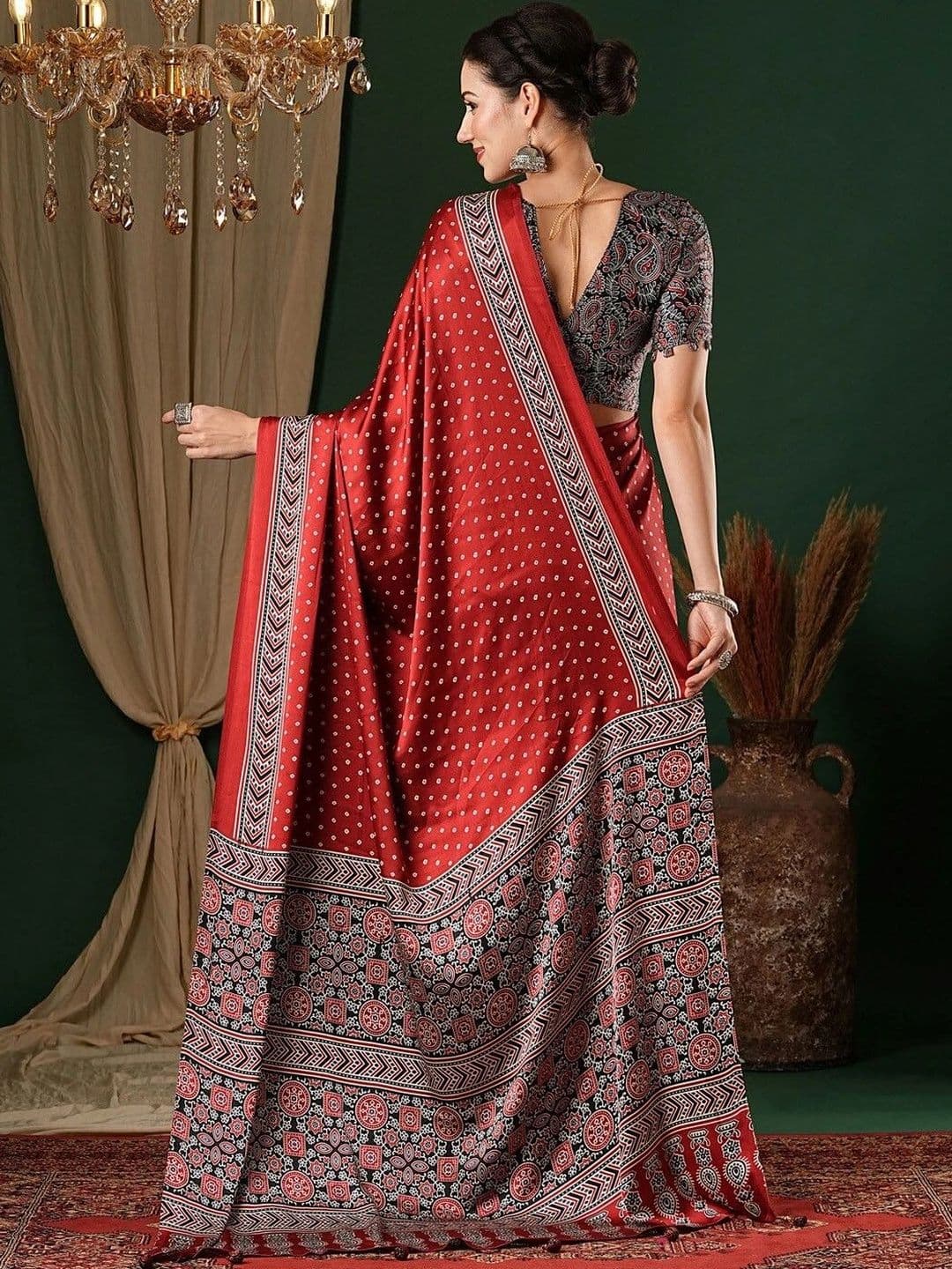 KL9KIDS Floral Mirror Work Silk Blend Heavy Work Mysore Silk Saree thumbnail 3
