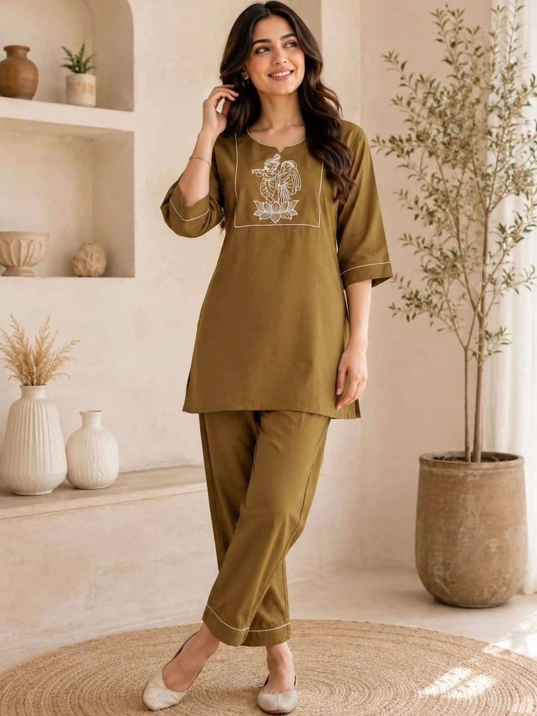 VASTRAHOUSE Women Ethnic Motifs Embroidered Regular Thread Work Kurta with Trousers - view 1
