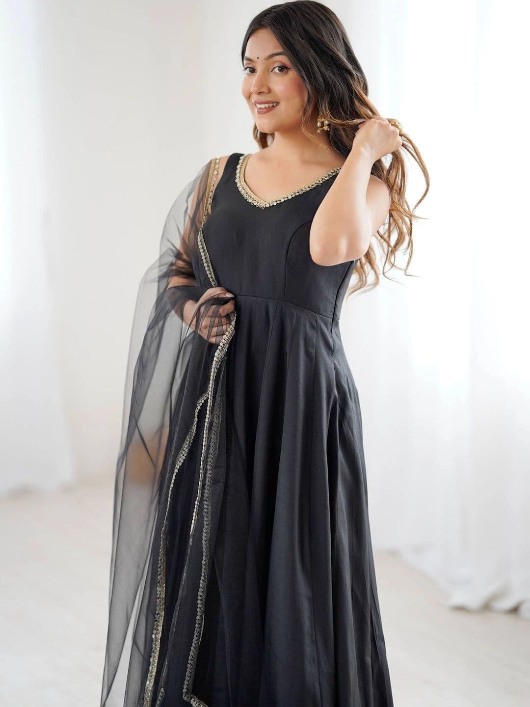 SAJAVAT ETHENIC WEAR Women Regular Chanderi Silk Kurta with Trousers & With Dupatta thumbnail 3