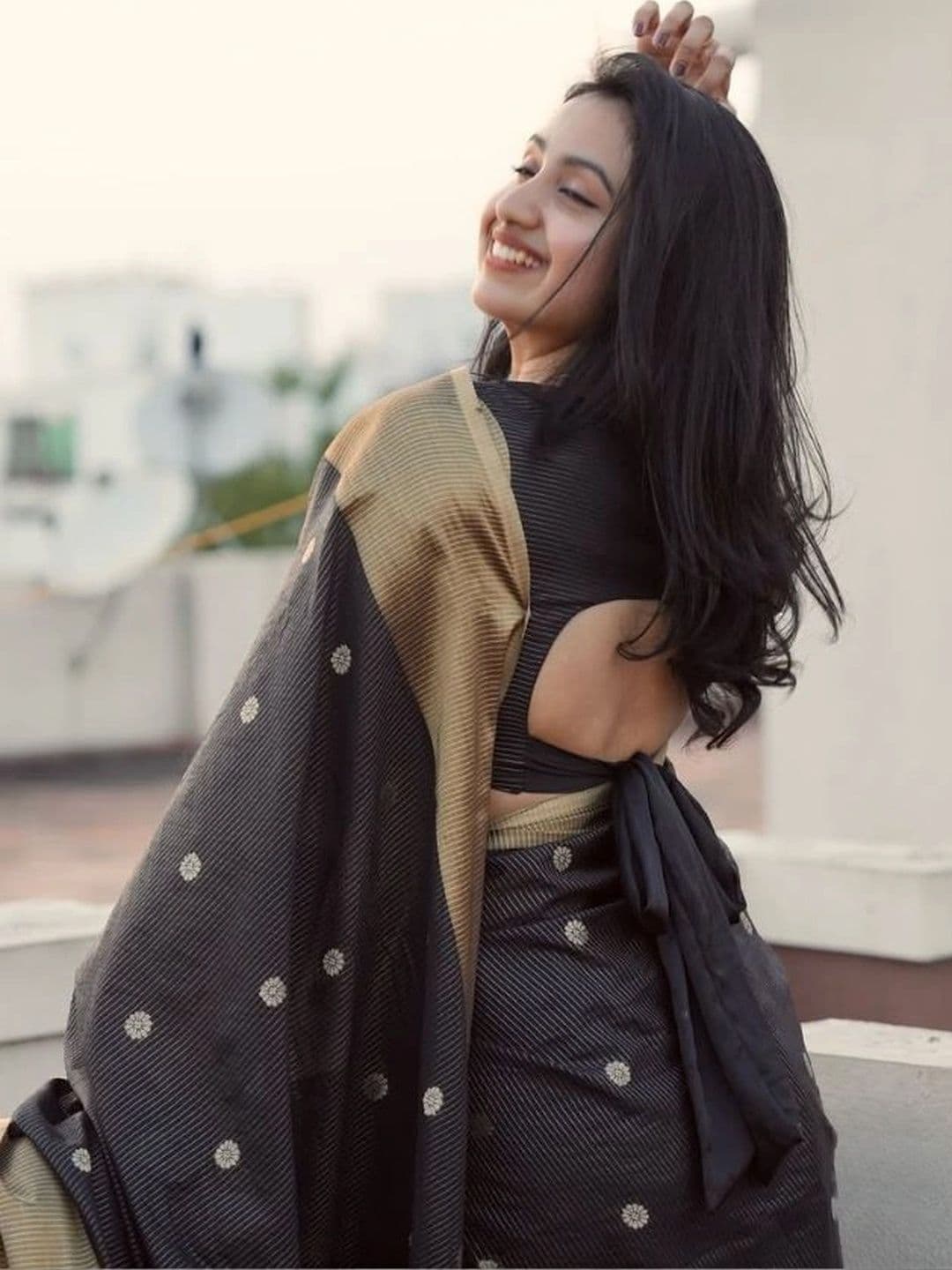 revika Striped Zari Art Silk Designer Kanjeevaram Saree thumbnail 4