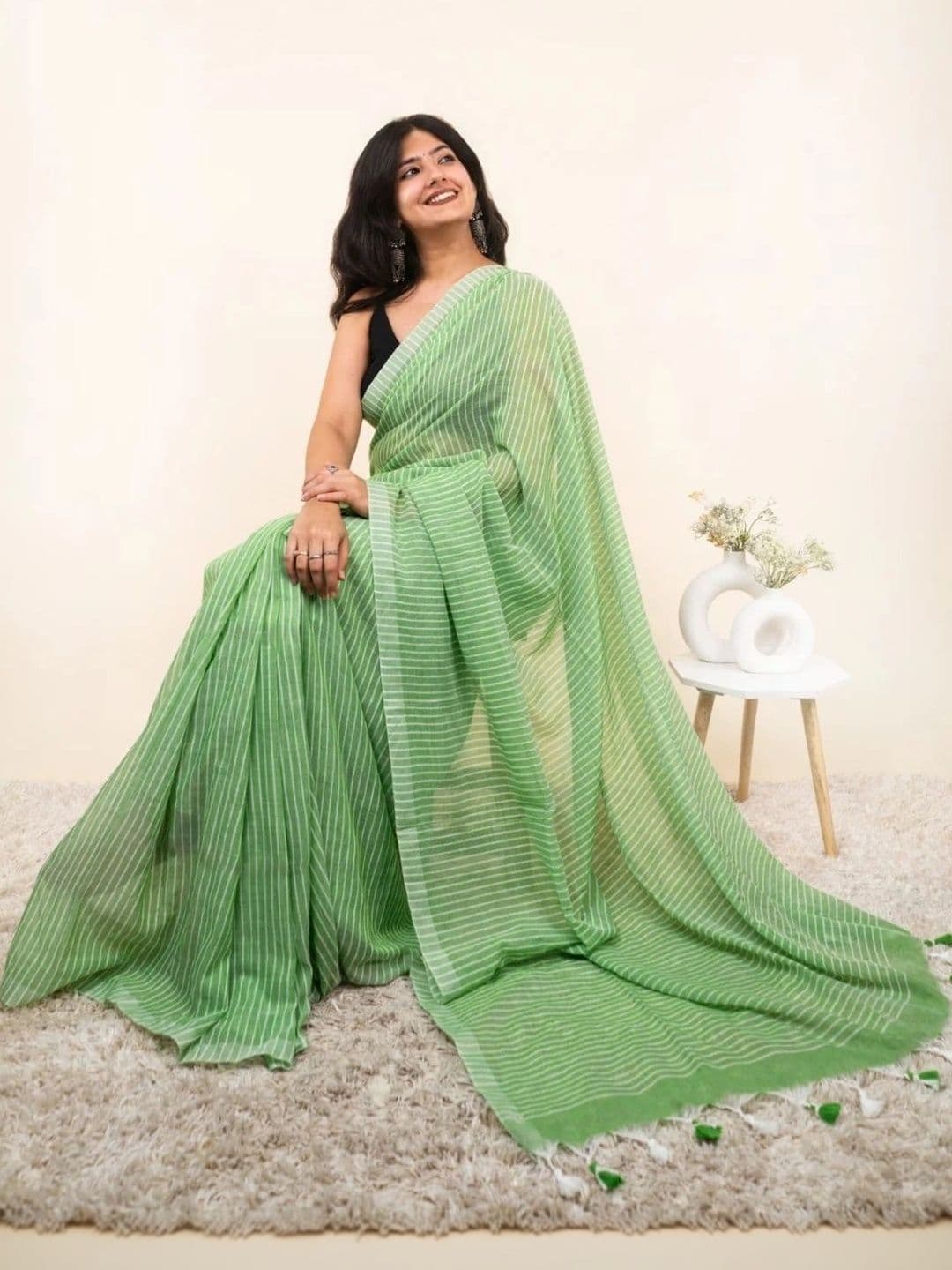 MISS WEARS Striped Saree thumbnail 3