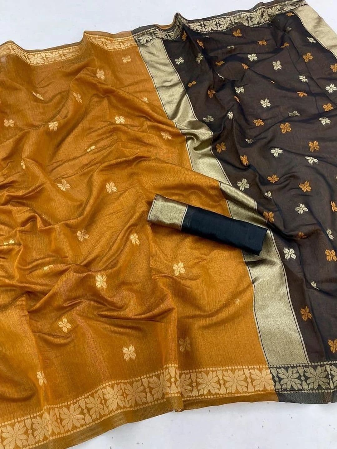 Mitera Floral Zari Silk Blend Banarasi Saree thumbnail 3