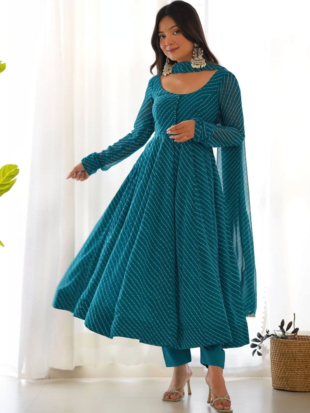 SAJAVAT ETHENIC WEAR Women Leheriya Printed Regular Kurta with Trousers & With Dupatta thumbnail 2