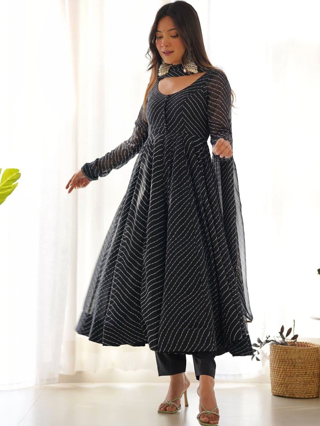 SAJAVAT ETHENIC WEAR Women Leheriya Printed Regular Kurta with Trousers & With Dupatta thumbnail 7