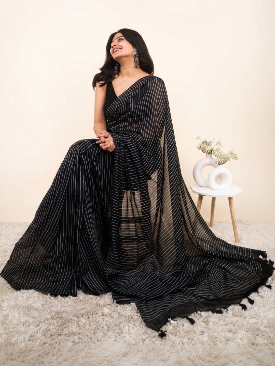 MISS WEARS Striped Saree thumbnail 2