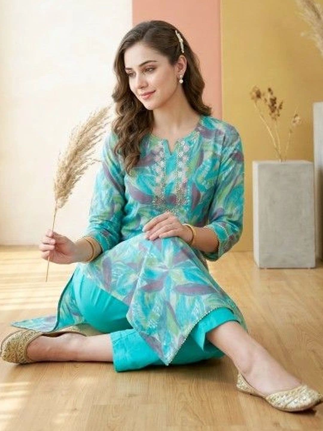 Sangria Women Floral Printed Regular Thread Work Kurta with Trousers thumbnail 5
