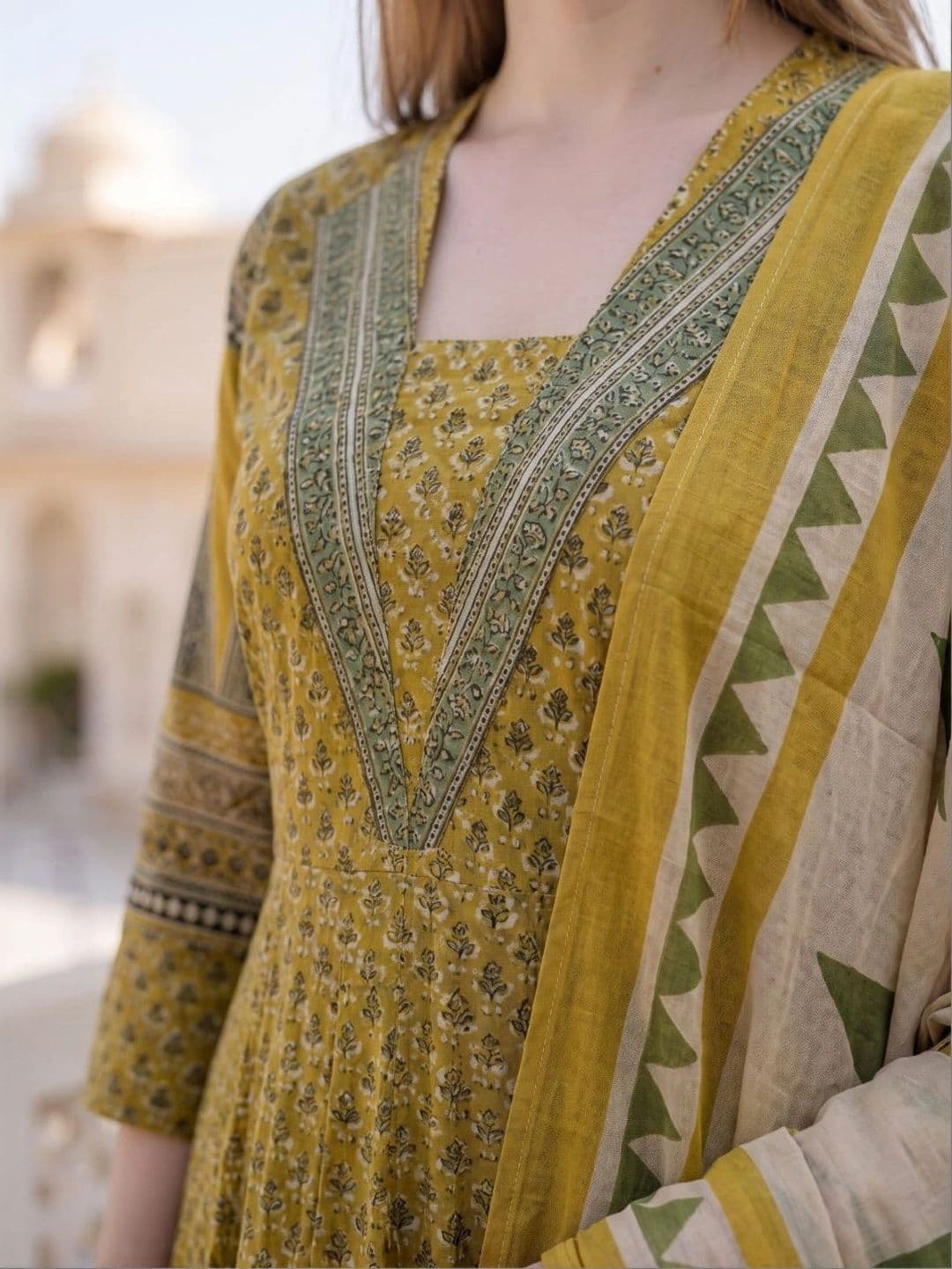 Laasika Women Ethnic Motifs Printed Regular Kurta with Trousers & With Dupatta thumbnail 5
