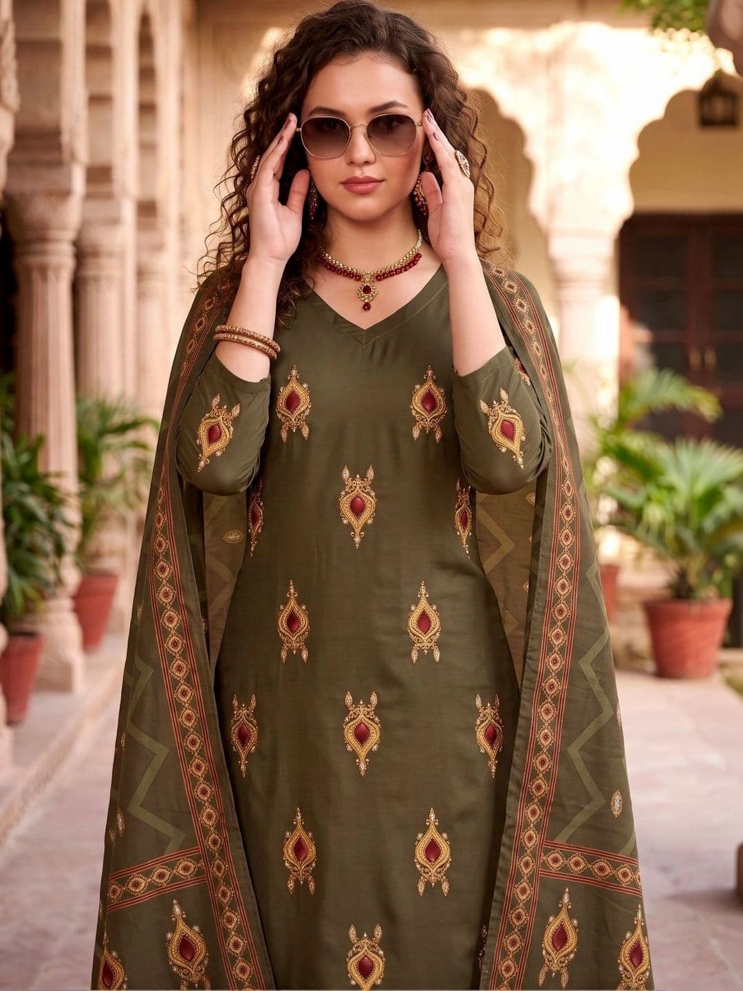 Laasika Women Ethnic Motifs Printed Regular Kurta with Trousers & With Dupatta thumbnail 3