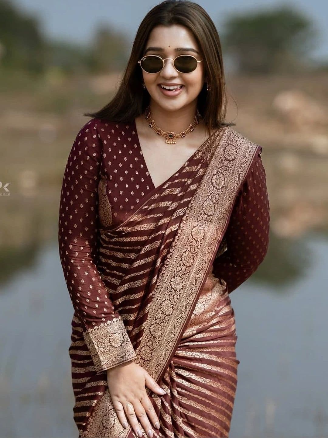 HERE&NOW Woven Design Zari Silk Blend Banarasi Saree thumbnail 4