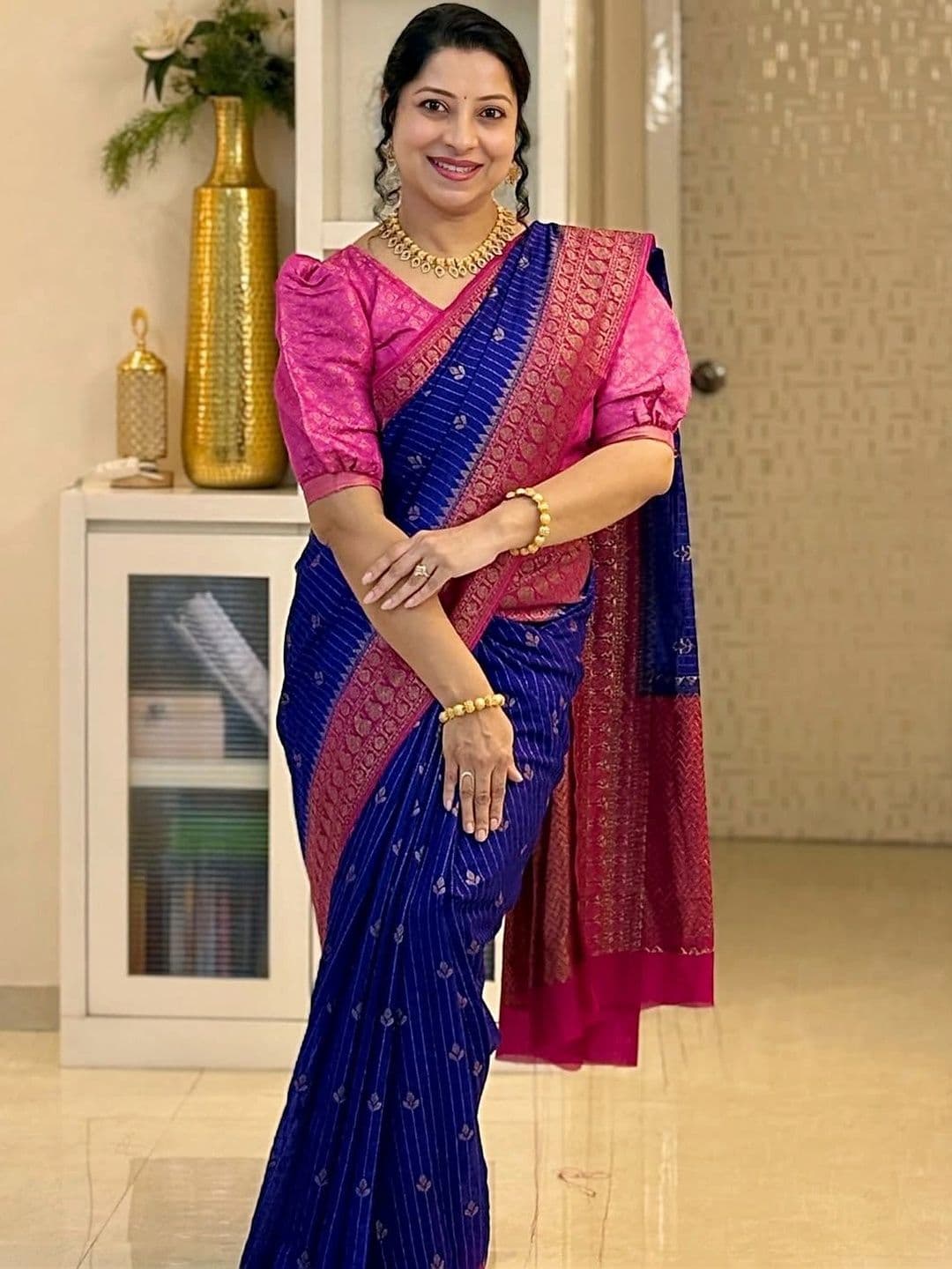 Mitera Striped Zari Silk Blend Banarasi Saree thumbnail 2