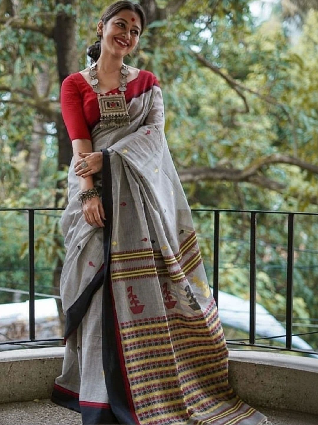 MRSWEARS Woven Design Saree thumbnail 4