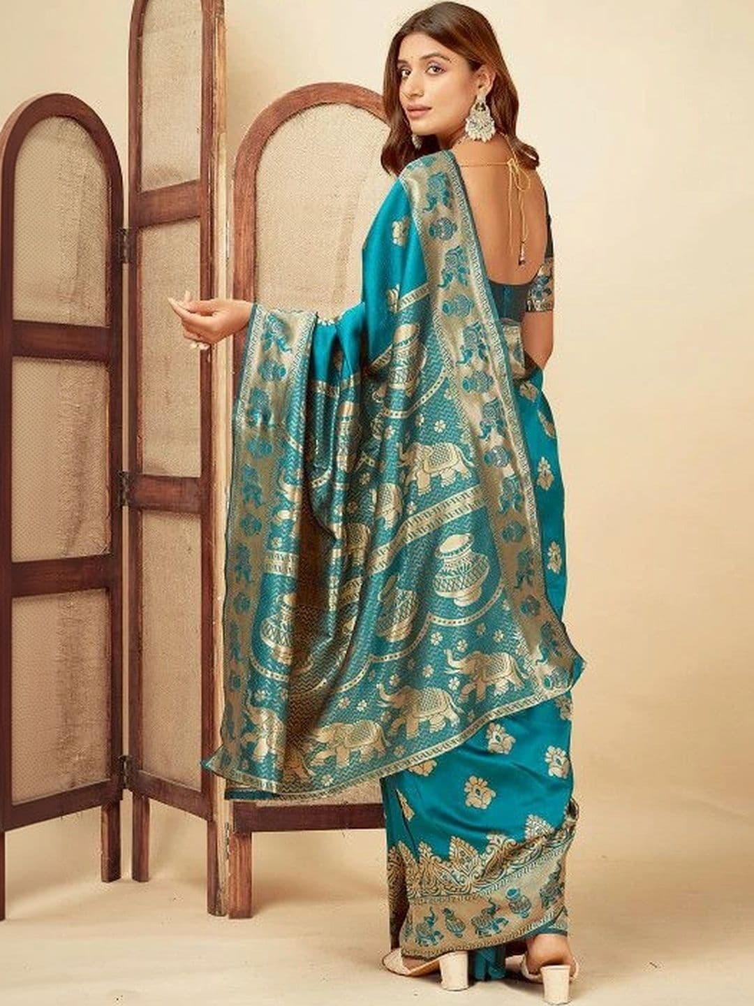 Tapasvi Clothing Woven Design Zari Art Silk Banarasi Saree thumbnail 3