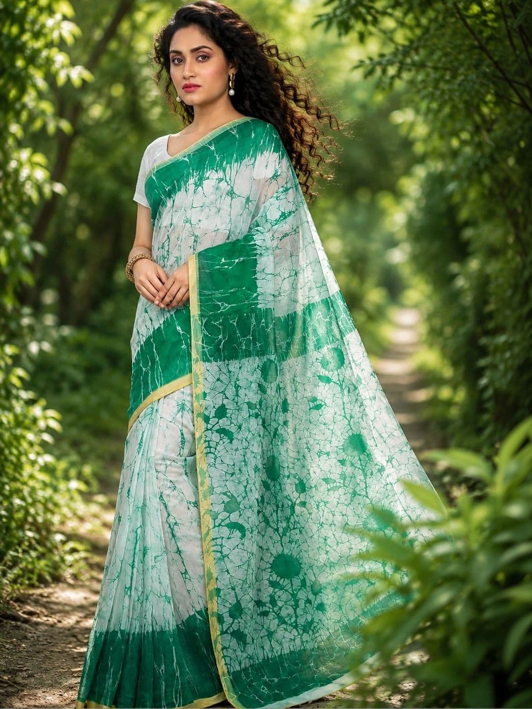 Crochetin Women Batik Handloom Saree thumbnail 3