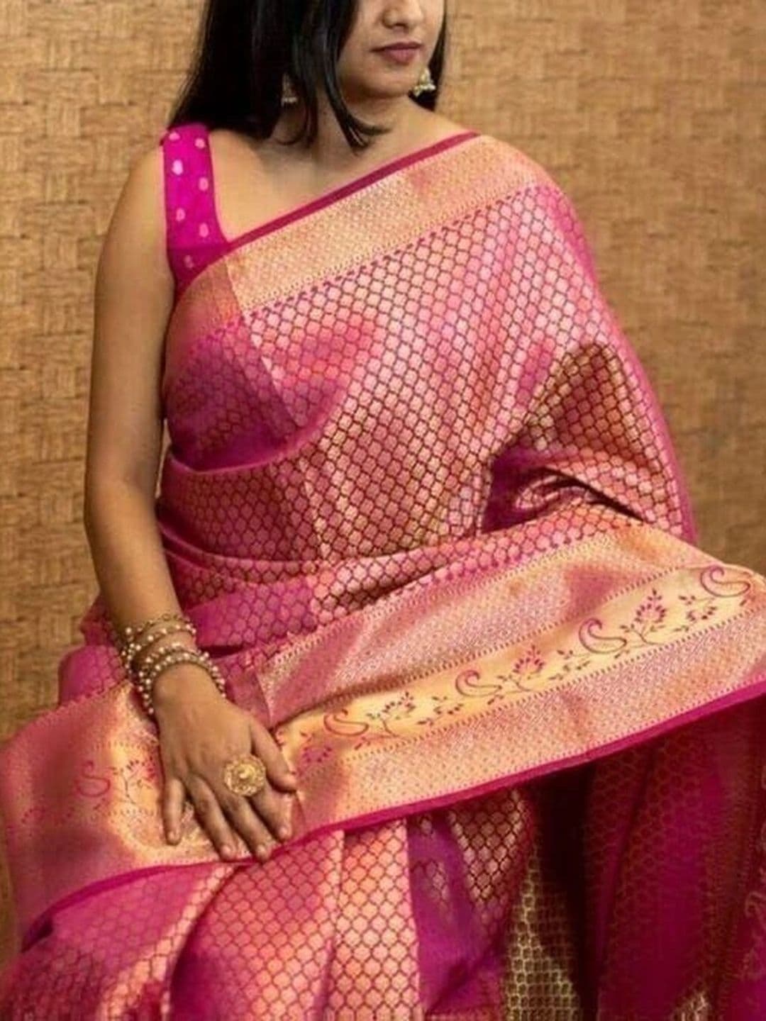 Tapasvi Clothing Zari Art Silk Banarasi Saree thumbnail 3