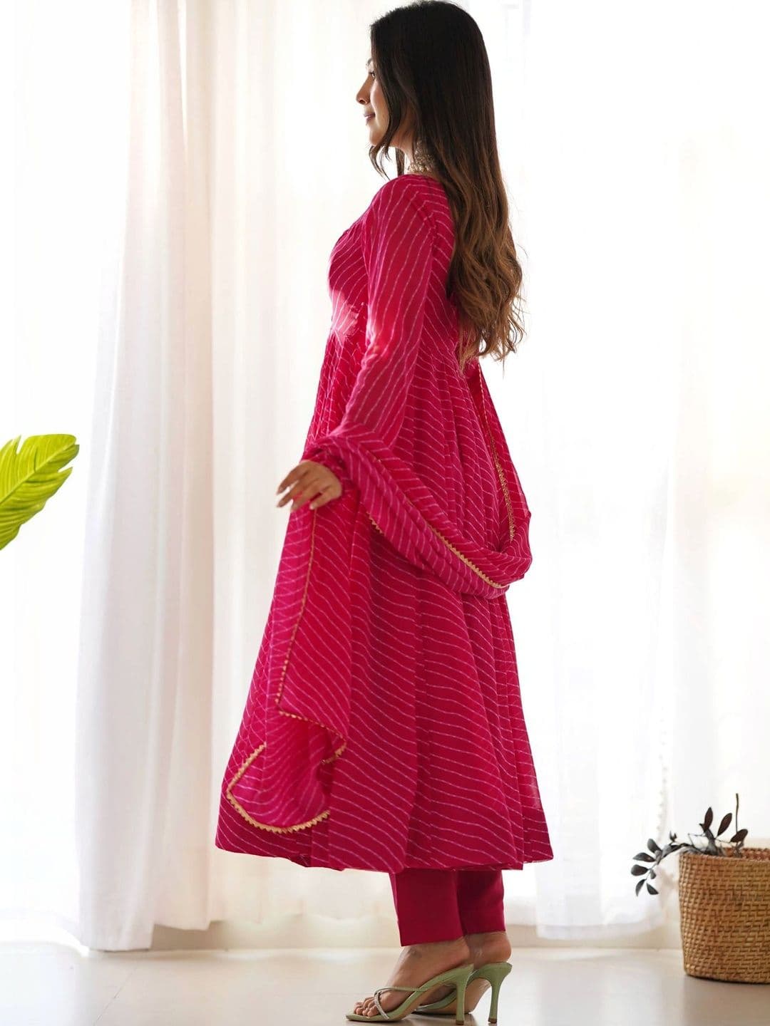SAJAVAT ETHENIC WEAR Women Leheriya Printed Regular Kurta with Trousers & With Dupatta thumbnail 5