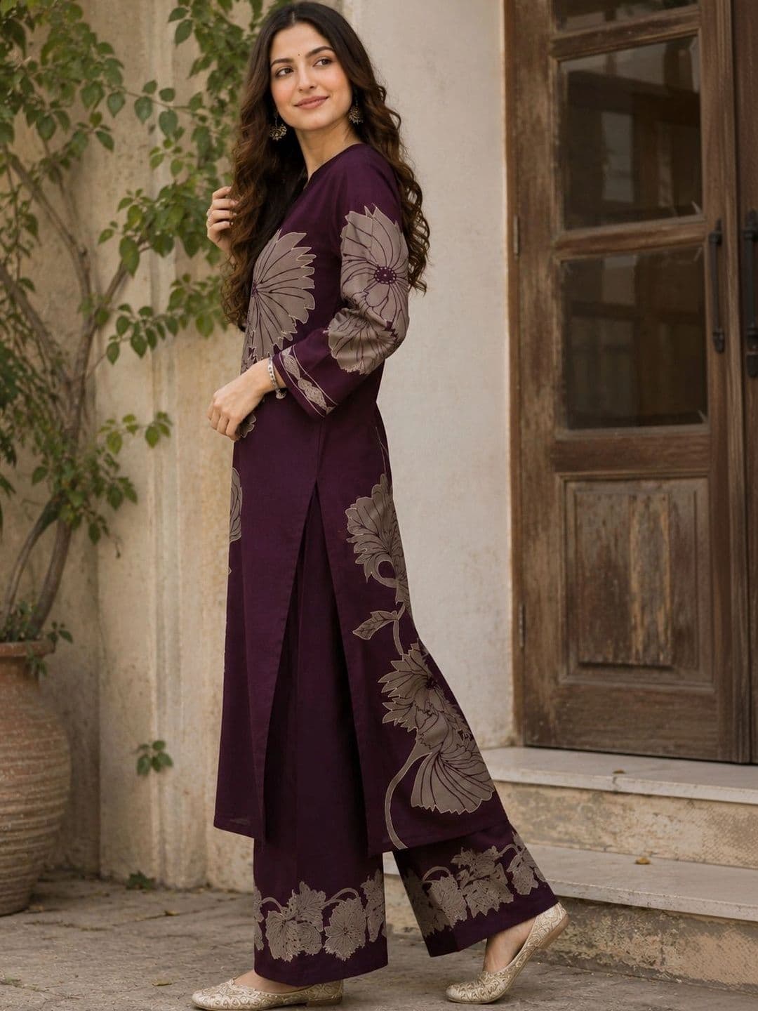 Hunaiza Women Floral Printed Regular Kurta with Palazzos thumbnail 3