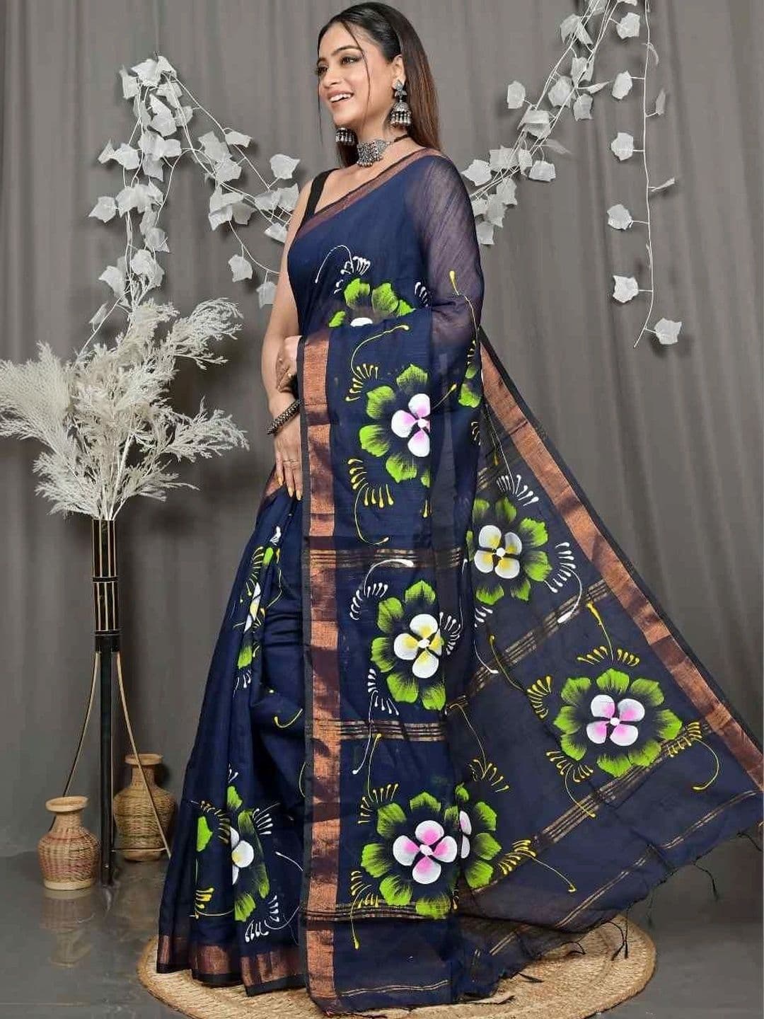 RoyBoni Floral Pure Cotton Taant Saree thumbnail 2