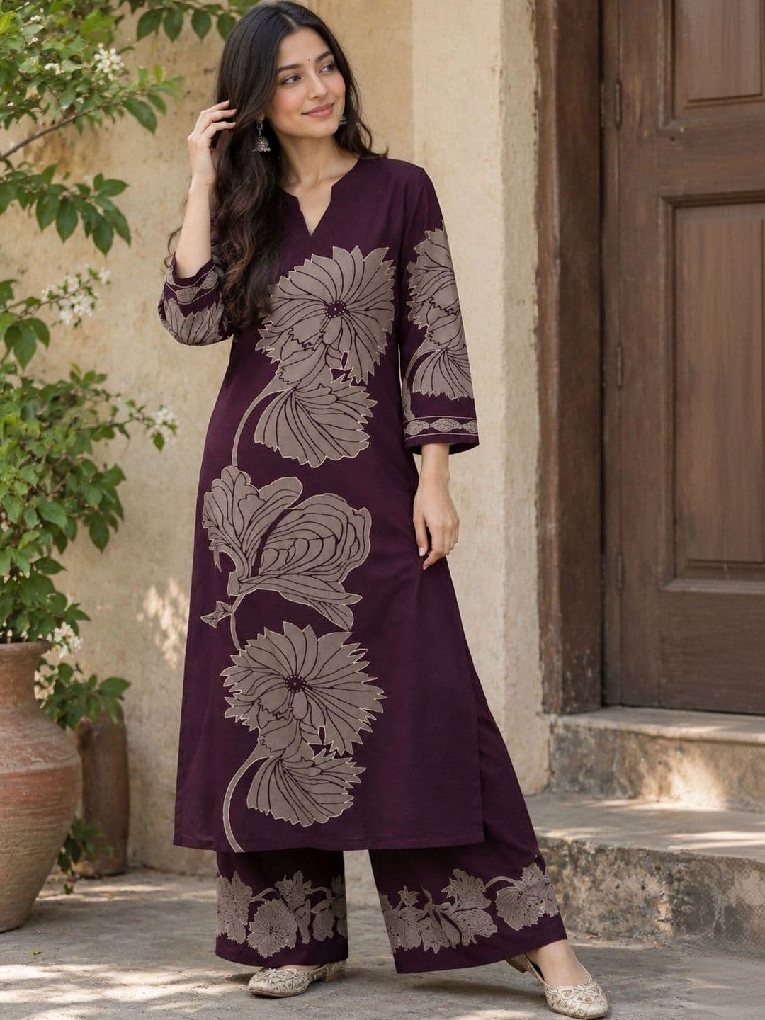 Hunaiza Women Floral Printed Regular Kurta with Palazzos - view 1