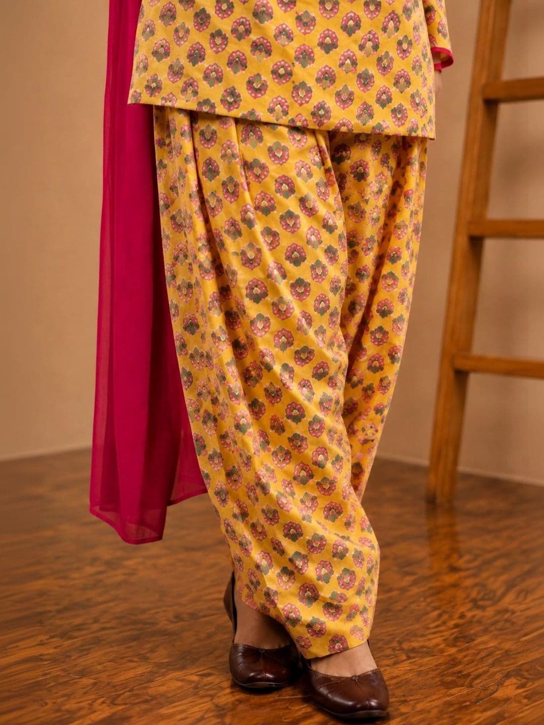 shreeram Women Floral Printed Regular Pure Cotton Kurta with Patiala & With Dupatta thumbnail 3