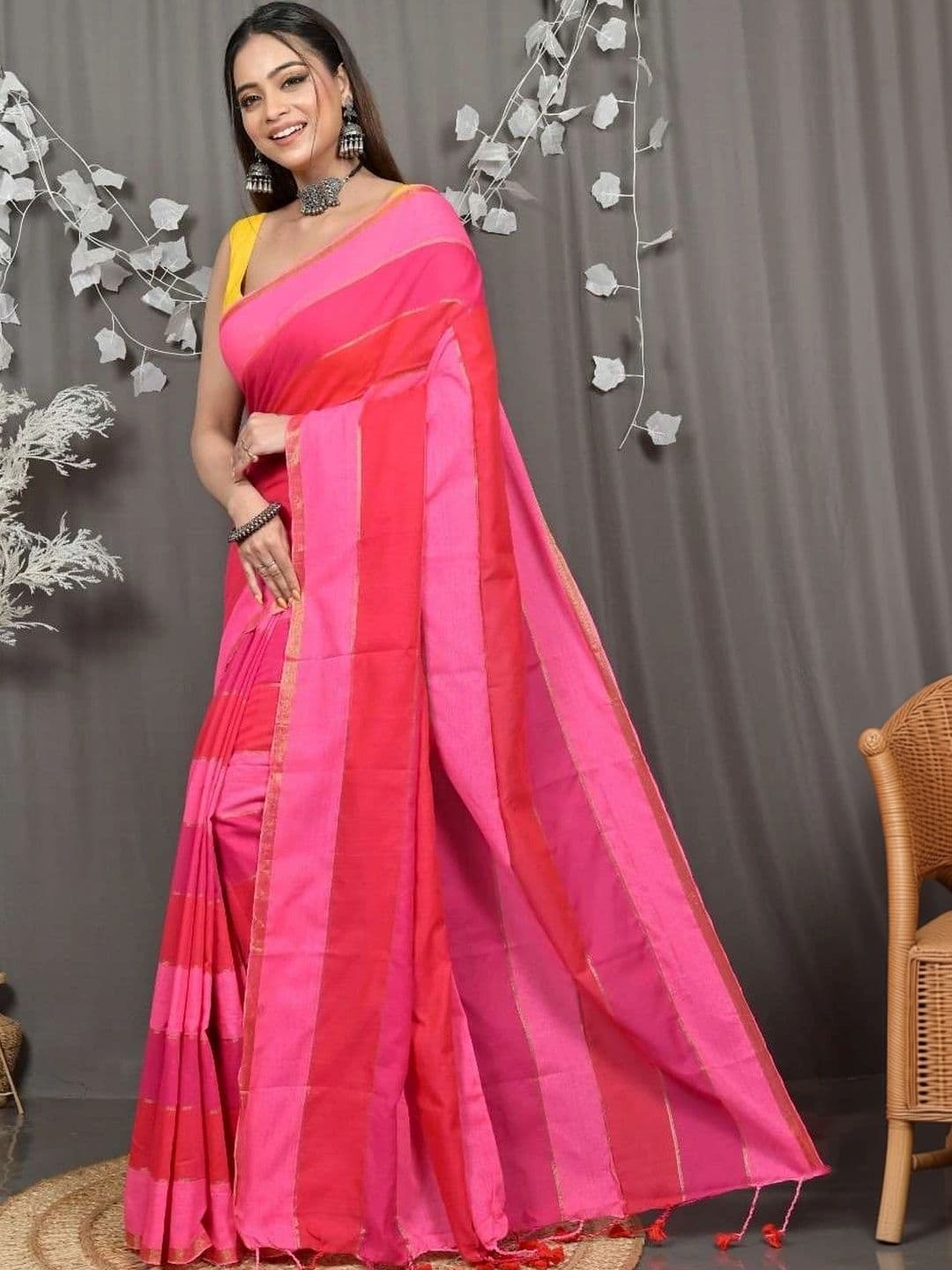 RoyBoni Women Striped Pure Cotton Taant Saree thumbnail 2