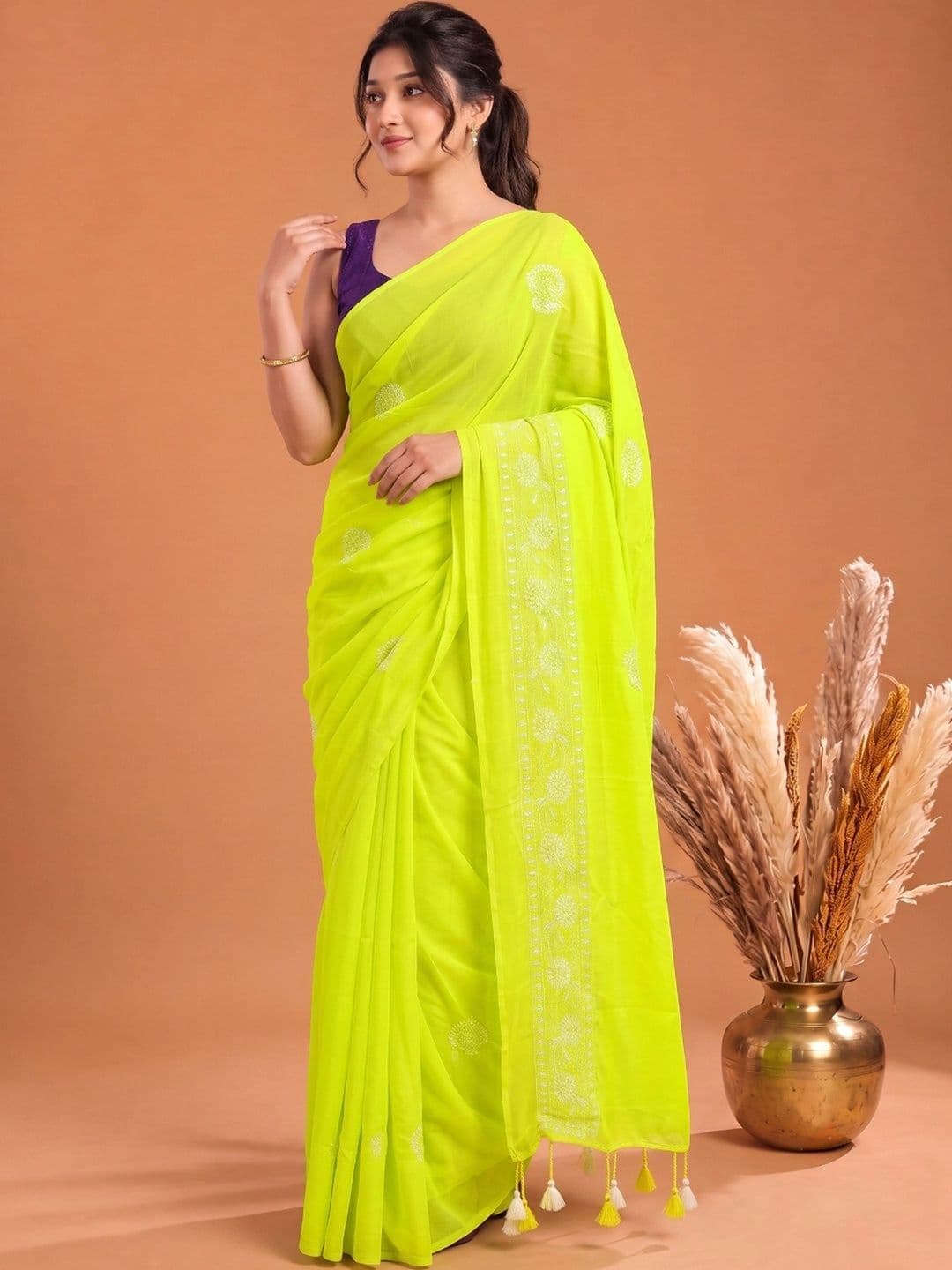 Aparna Ethnic Motifs Embroidered Pure Cotton Jamdani Saree thumbnail 3