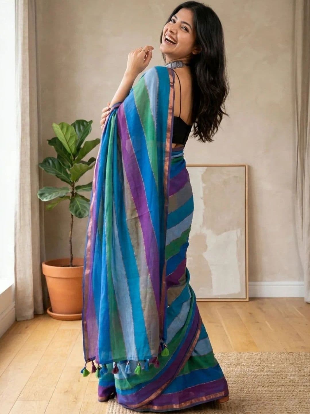 MISS WEARS Striped Saree thumbnail 4