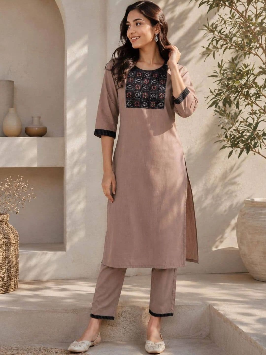 VASTRAHOUSE Women Ethnic Motifs Embroidered Regular Thread Work Kurta with Trousers - view 1