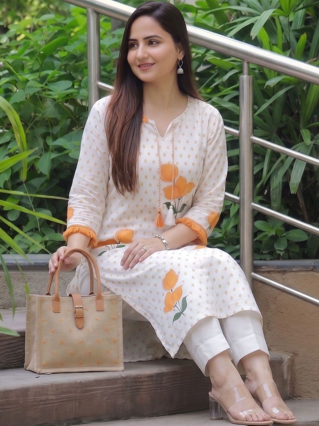 Sa Rasa Women Floral Printed Floral Kurta thumbnail 2