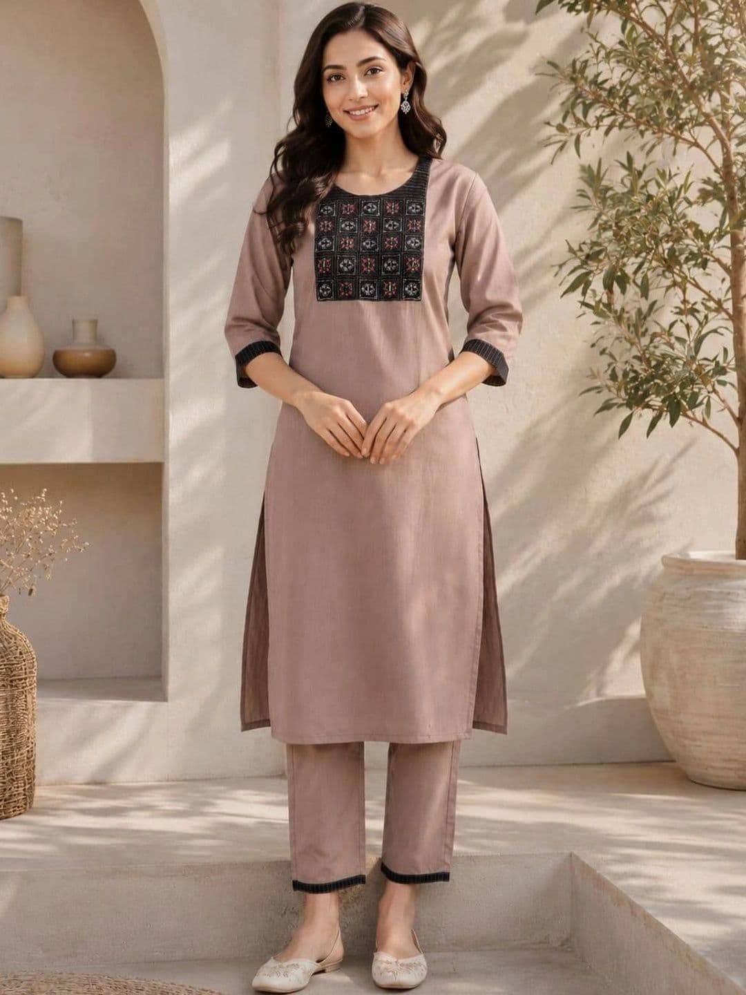VASTRAHOUSE Women Ethnic Motifs Embroidered Regular Thread Work Kurta with Trousers thumbnail 5