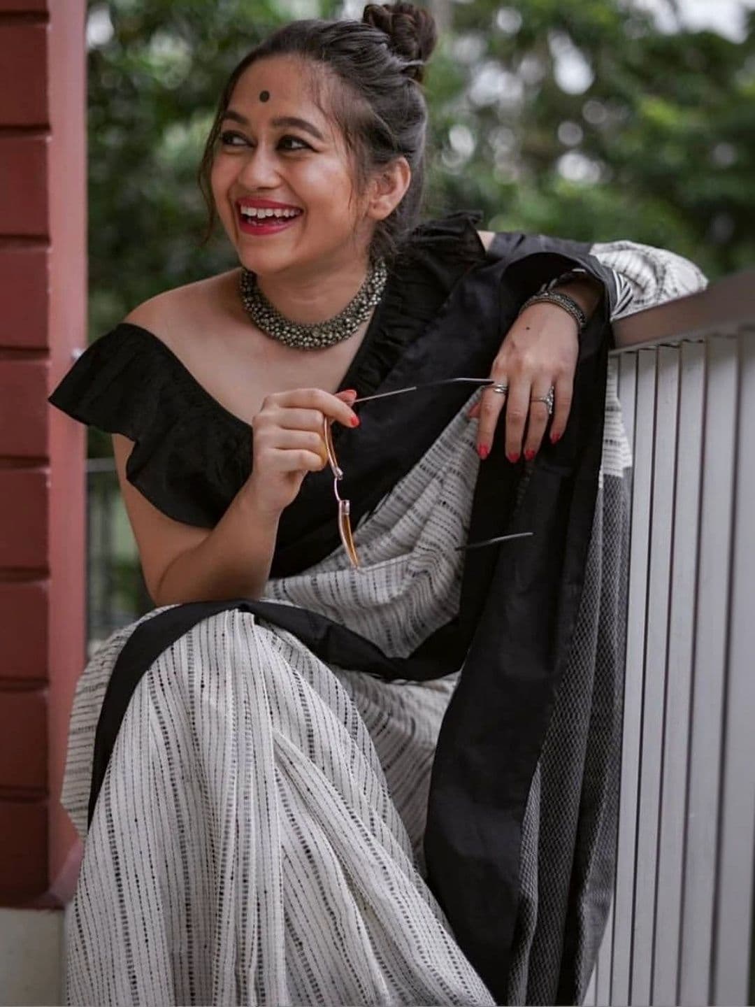MRSWEARS Striped Saree thumbnail 7