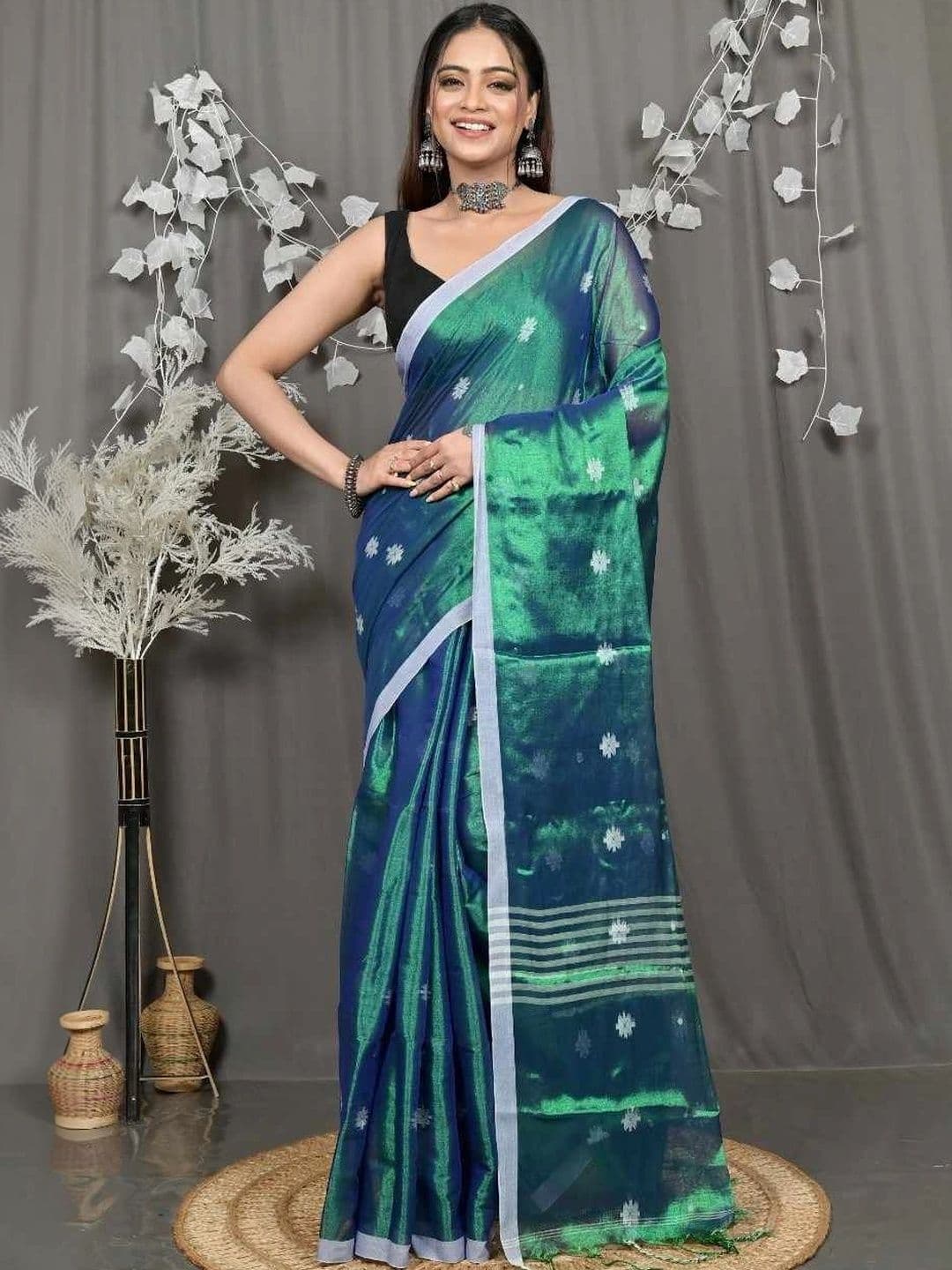 RoyBoni Women Woven Design Zari Pure Cotton Taant Saree - view 1