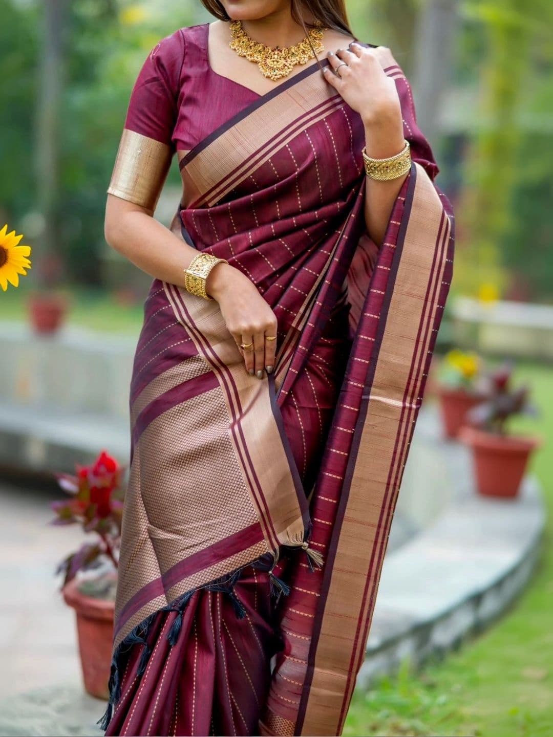 HERE&NOW Striped Zari Silk Blend Banarasi Saree thumbnail 4