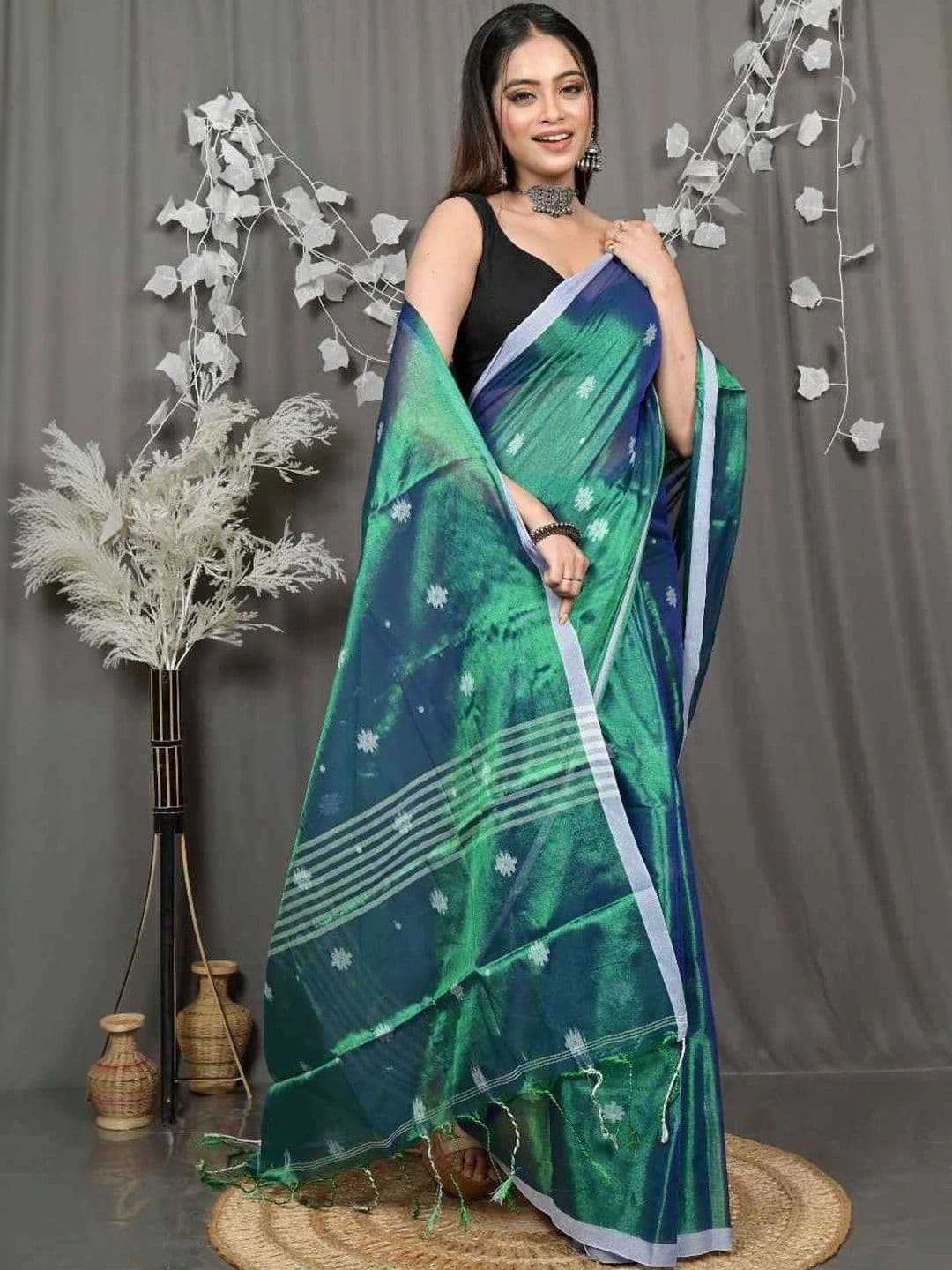RoyBoni Women Woven Design Zari Pure Cotton Taant Saree thumbnail 5
