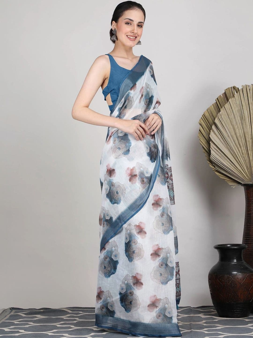Tantvi By Prakuviri Floral Linen Blend Saree thumbnail 3