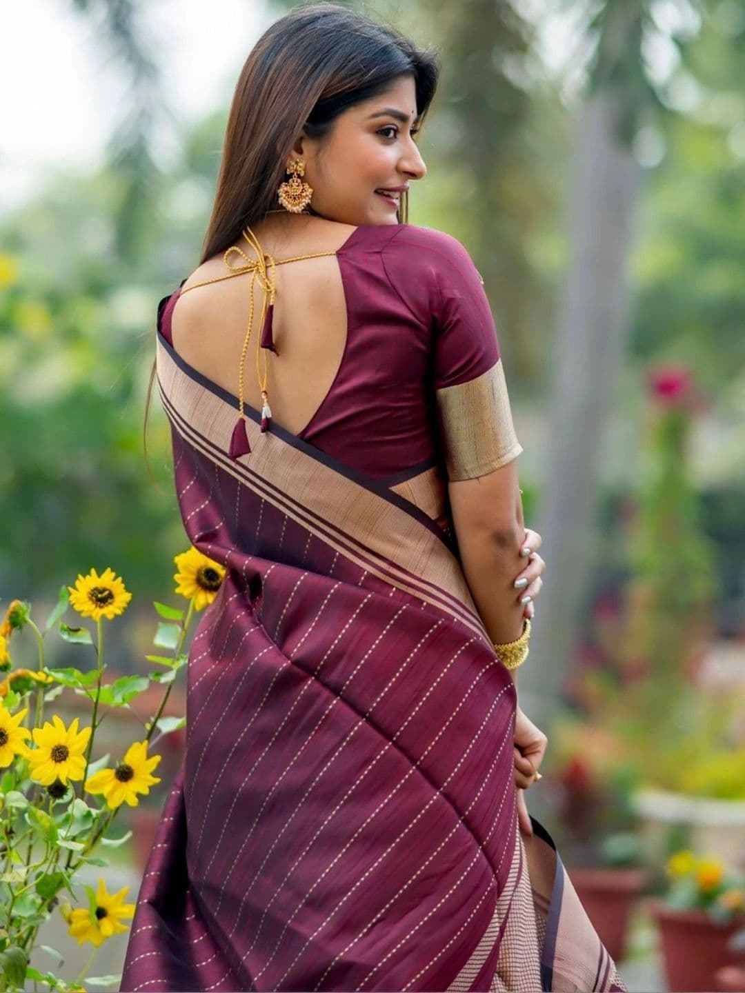 HERE&NOW Striped Zari Silk Blend Banarasi Saree thumbnail 3