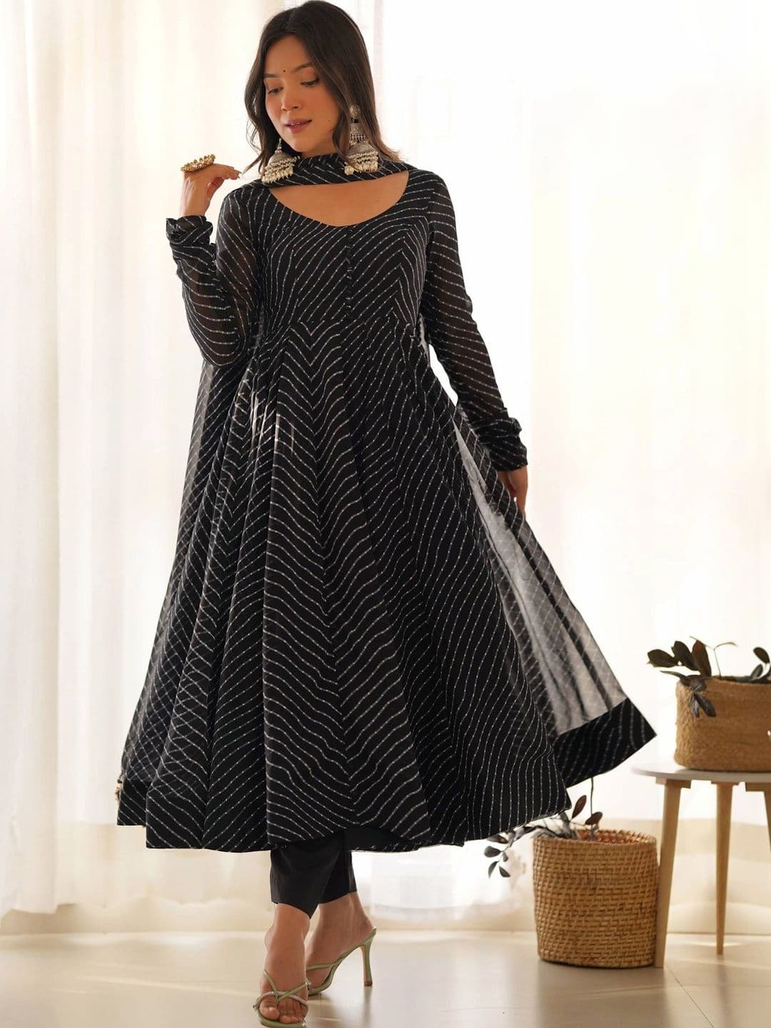 SAJAVAT ETHENIC WEAR Women Leheriya Printed Regular Kurta with Trousers & With Dupatta thumbnail 2