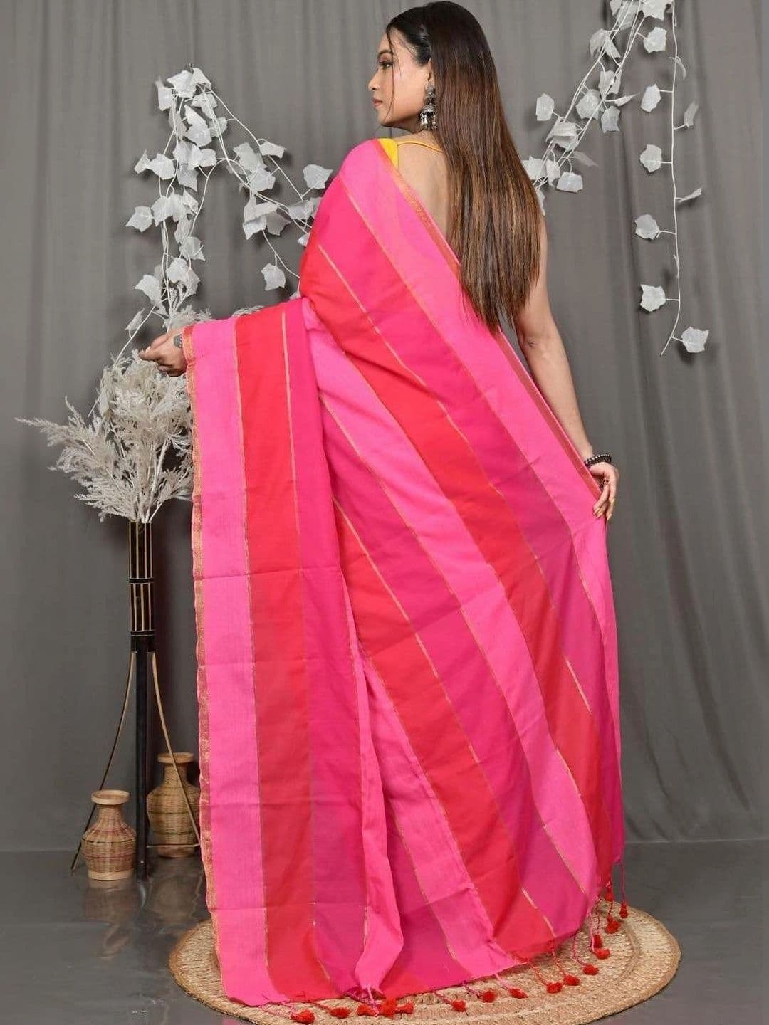 RoyBoni Women Striped Pure Cotton Taant Saree thumbnail 4