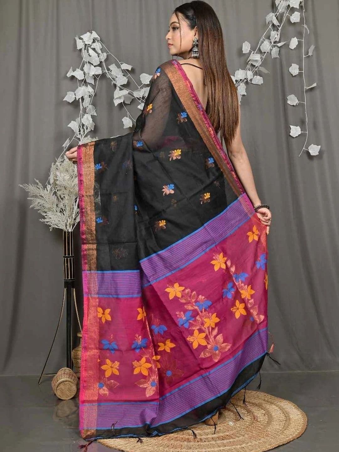 RoyBoni Women Floral Pure Cotton Taant Saree thumbnail 3