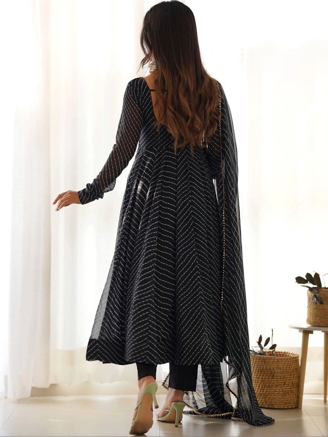 SAJAVAT ETHENIC WEAR Women Leheriya Printed Regular Kurta with Trousers & With Dupatta thumbnail 6