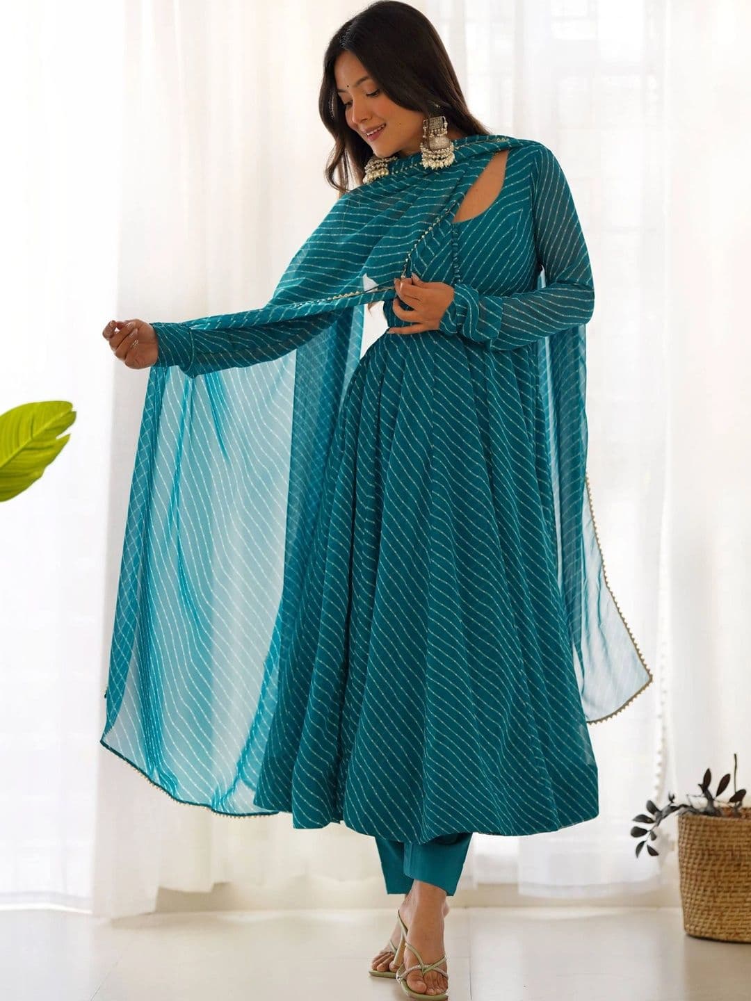 SAJAVAT ETHENIC WEAR Women Leheriya Printed Regular Kurta with Trousers & With Dupatta thumbnail 5