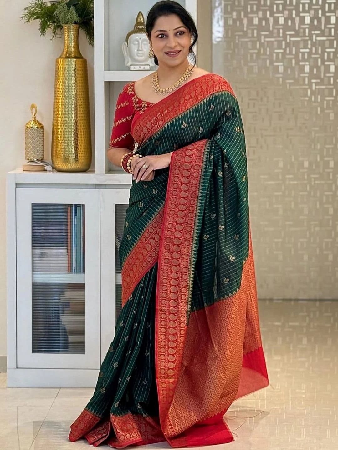 HERE&NOW Woven Design Zari Silk Blend Banarasi Saree thumbnail 4